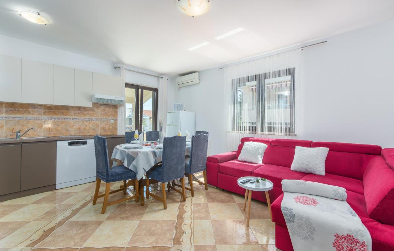 Apartmani Lorena Poreč Exteriör bild