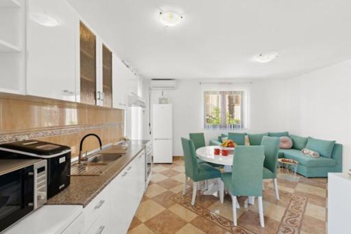 Apartmani Lorena Poreč Exteriör bild